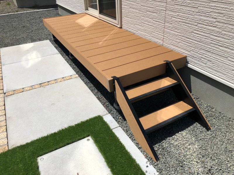 樹脂製ウッドデッキ