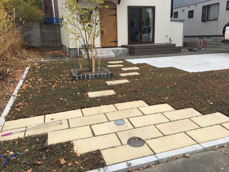 コンクリートタイルのアプローチステップ