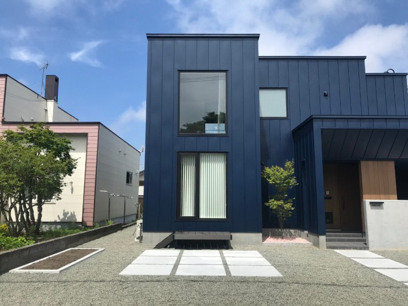 コンクリートが明るさとモダンを演出