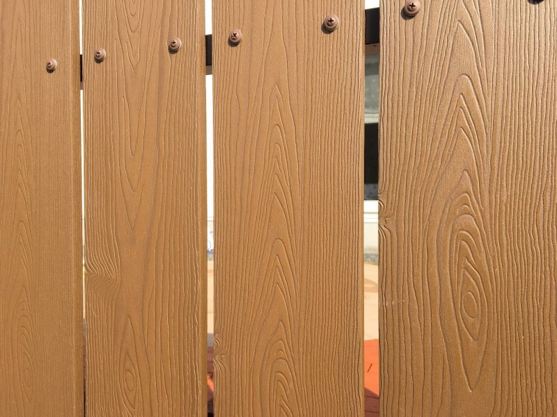 樹脂の木目調フェンス